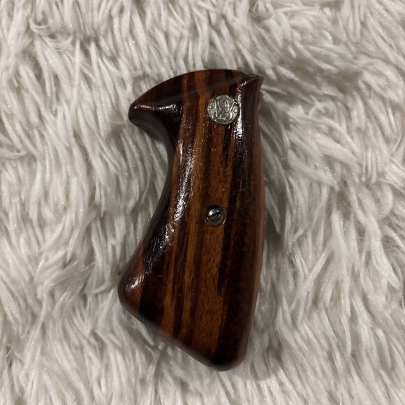 Smith And Wesson OEM Round Butt Wood Grips NOS - Picture 2 of 7